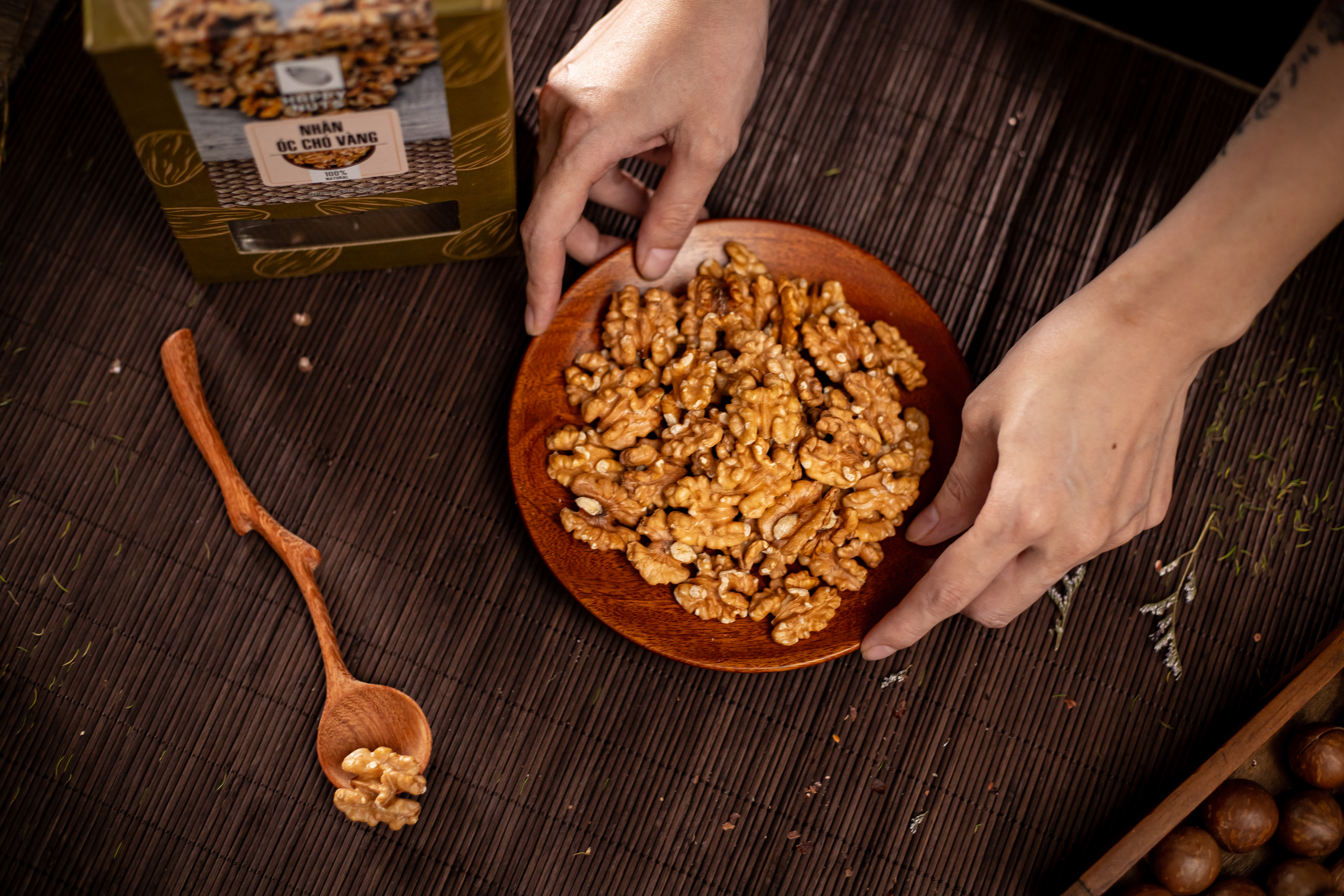 (Tặng 500gr yến mạch) Nhân óc chó vàng Happy Nuts hộp 400gr